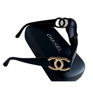Authentic Chanel CC Logo Black Sunglasses with Case